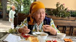 70-летняя Мукарам апа потерялась в Бишкеке и не может найти родственников