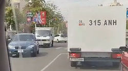 Горожанин предлагает запретить грузовикам развозить товары в дневное время. Видео