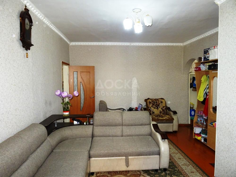 Продаю 2-комнатную квартиру, 42кв. м., этаж - 2/2, Московская/Бейшеналиева, рядом с Ошским рынком.