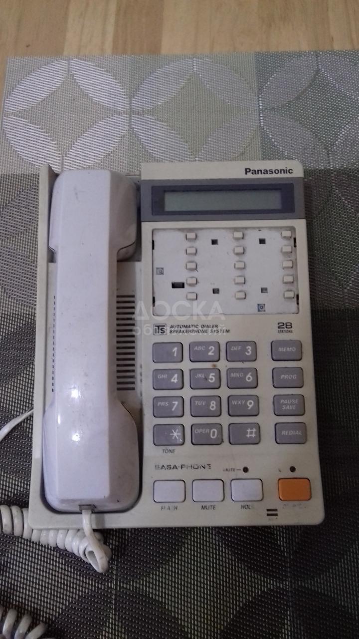 Стационарный телефон Panasonic.