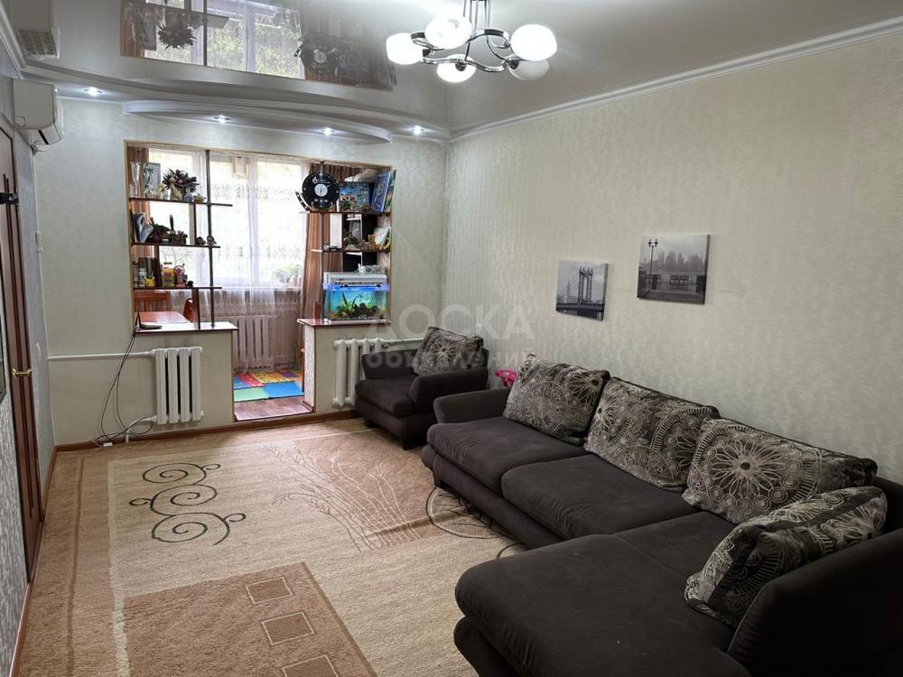 Продаю 3-комнатную квартиру, 58кв. м., этаж - 4/4, 3 микрорайон.