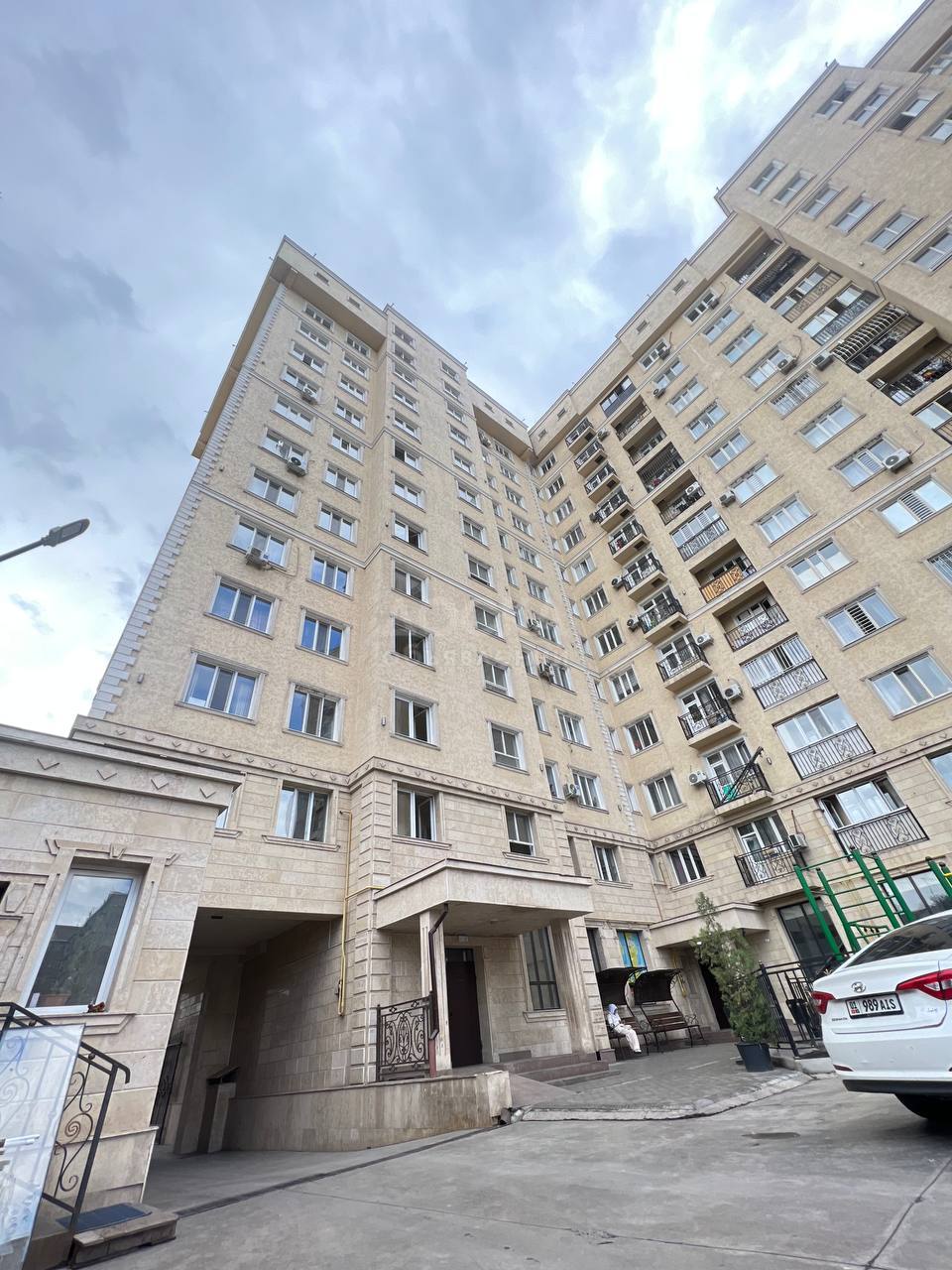 Продаю 2-комнатную квартиру, 36кв. м., этаж - 6/12,  Бишкек, Ипподром, Л. Толстого 126 (10/1).