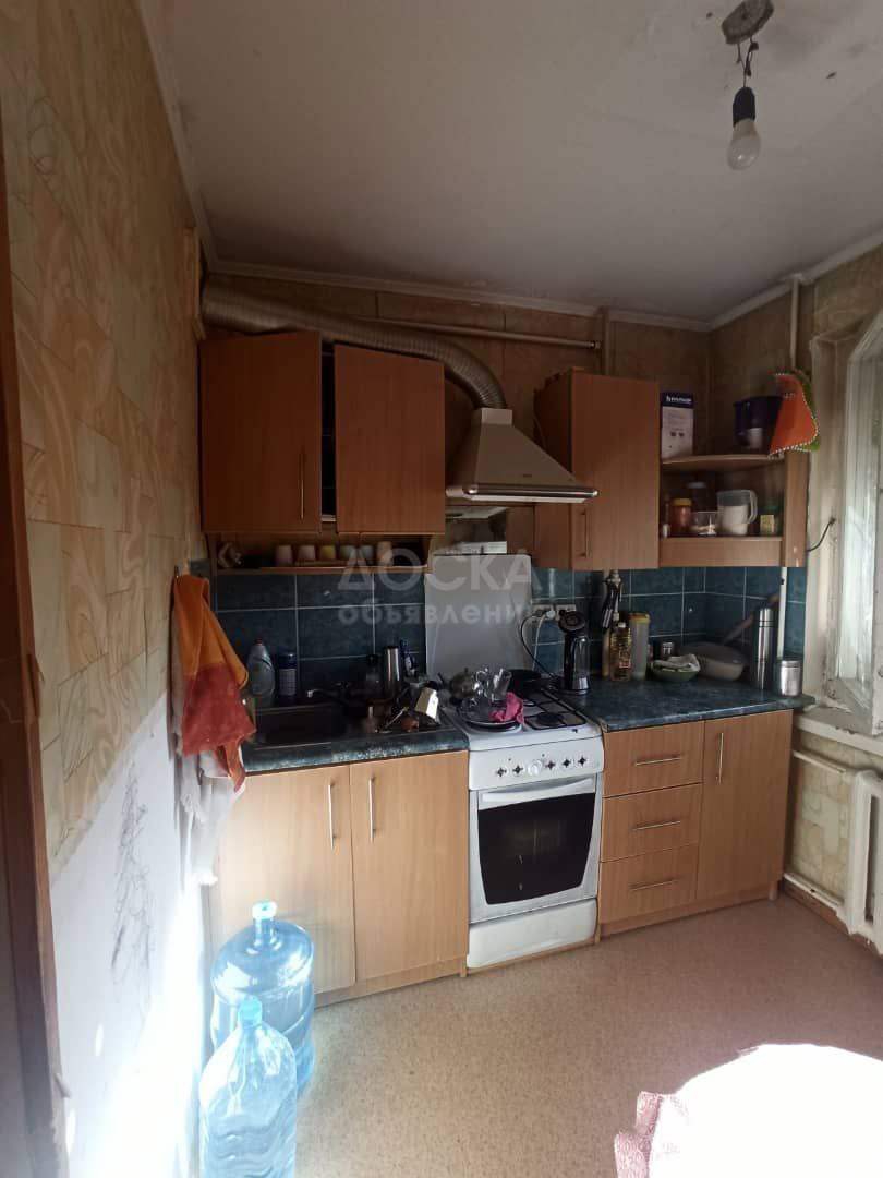 Продаю 2-комнатную квартиру, 42кв. м., этаж - 2/4, 10 мкрн.