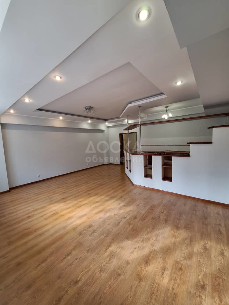 Продаю 3-комнатную квартиру, 92кв. м., этаж - 1/6, мкр Асанбай.