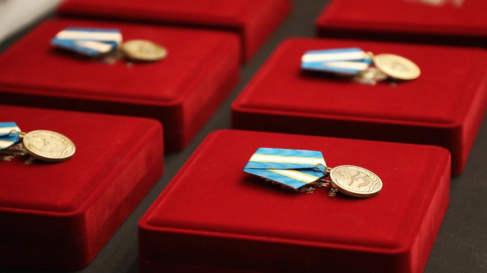 12 кыргызских спасателей награждены ведомственной медалью МЧС России ...