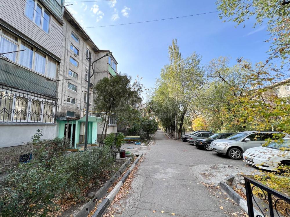 Продаю 1-комнатную квартиру, 32кв. м., этаж - 4/4, 3 мкр-он Карла-Маркса пер. Донецкая.