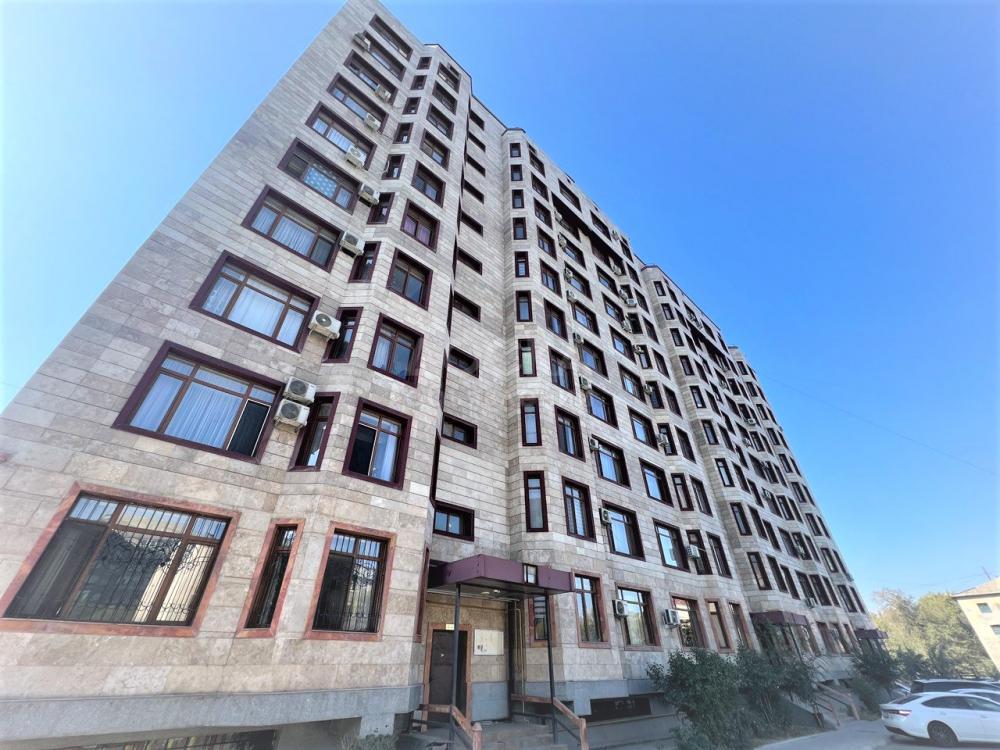 Продаю 2-комнатную квартиру, 76кв. м., этаж - 1/10, Скрябина/Элебаева.