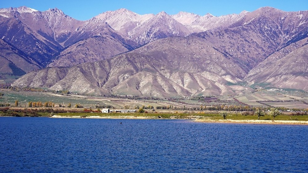 7 куль. Токтогульское водохранилище Киргизия. Ортотокойское водохранилище Киргизия. Чарвакское водохранилище и Чимган. Ташкент озеро Чарвак.