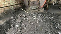 Причина черного дыма из трубы на Дэн Сяопина - уголь, - муниципальная инспекция