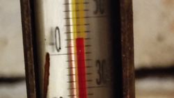 Температура горячей воды в домах по Айтматова не соответствует нормам, - горожанин