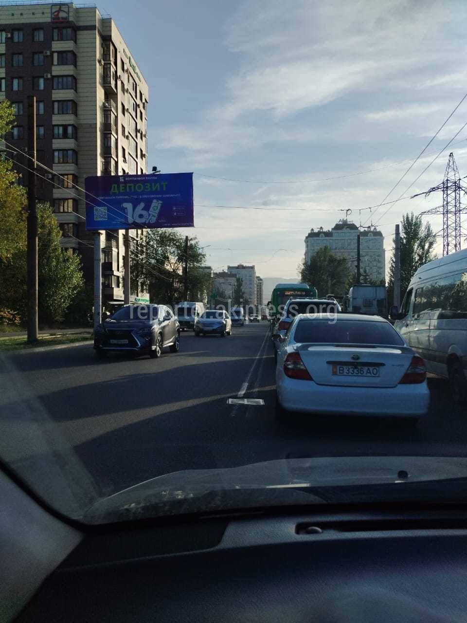 Горожанин просит сделать разрыв в разделительной полосе по улице Сухэ ...