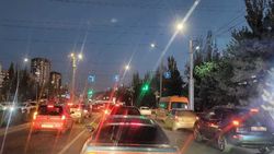 Горожанин просит поменять знаки движения на перекрестке Токомбаева—Сухэ-Батора 