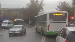 Водителя автобуса №42 уволят за выезд на встречную полосу