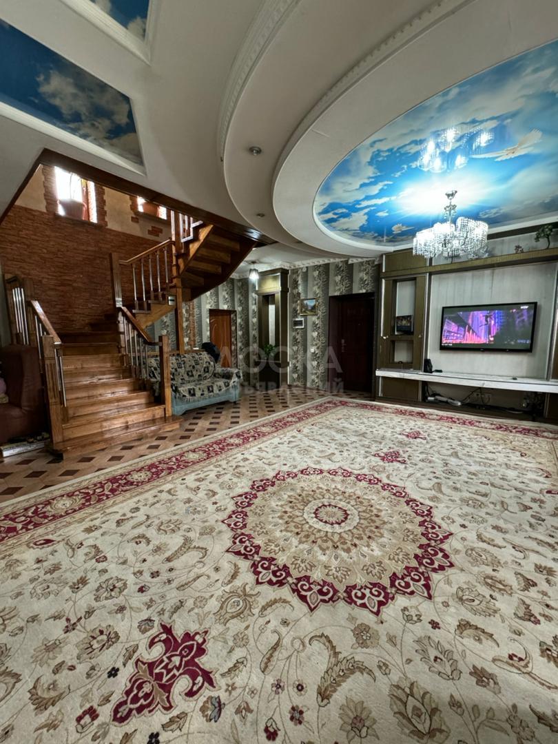 Продаю дом 10-ком. 400кв. м., этаж-3, 3,5-сот., стена кирпич, Кызыл-Аскер.