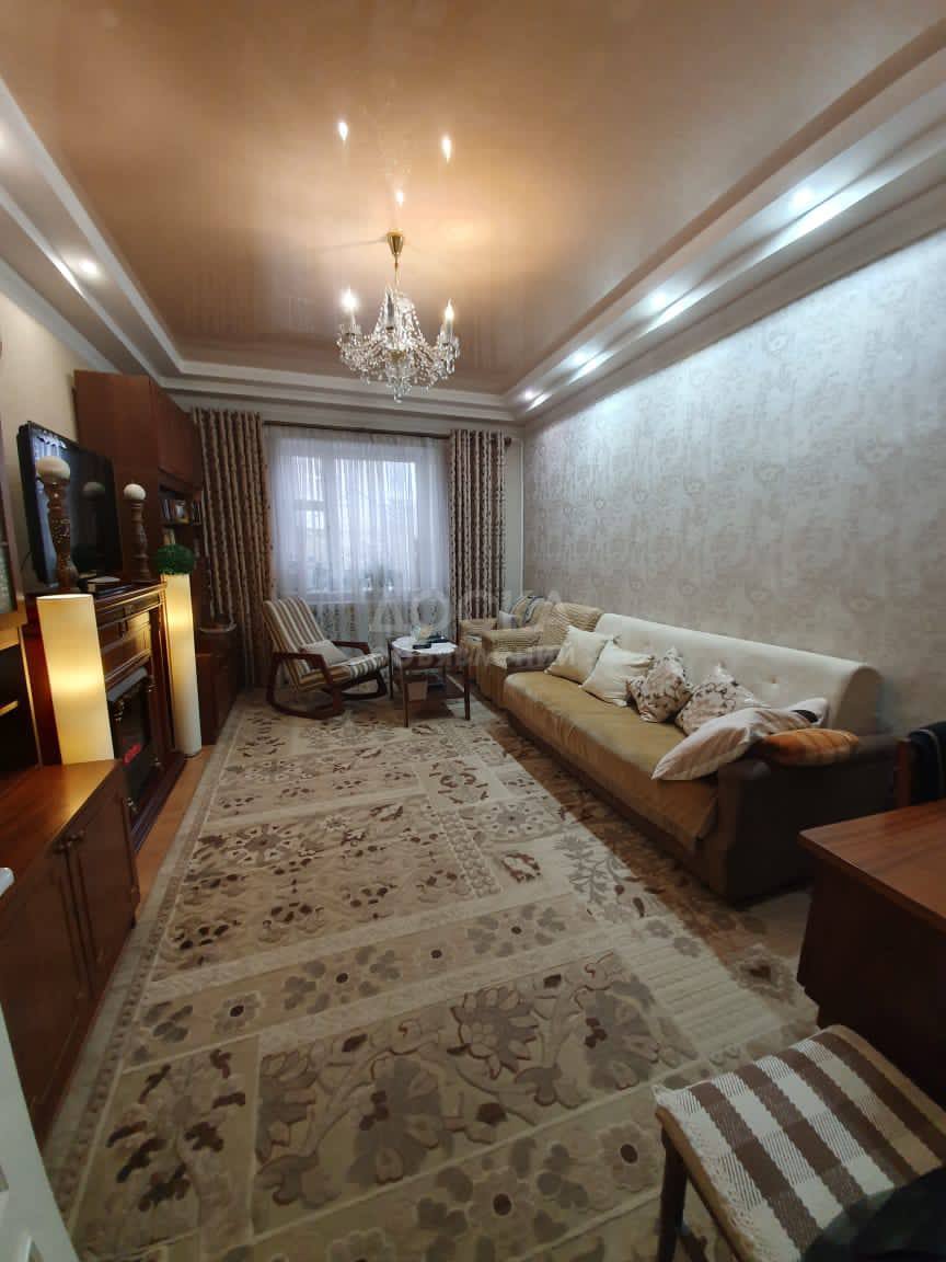 Продаю 3-комнатную квартиру, 70кв. м., этаж - 1/2, Боконбаева/Турусбекова.