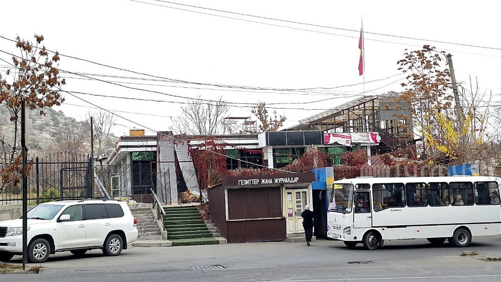 Turmush В городе Ош демонтируют двухэтажное кафе Green House видео