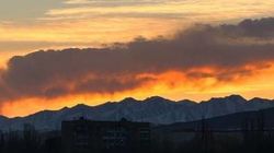 Красивый рассвет в Бишкеке. Фото
