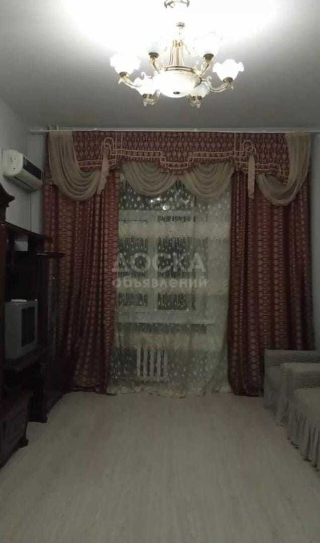 Сдаю 3-комнатную квартиру, 90кв. м., этаж - 2/3, ошский рынок.