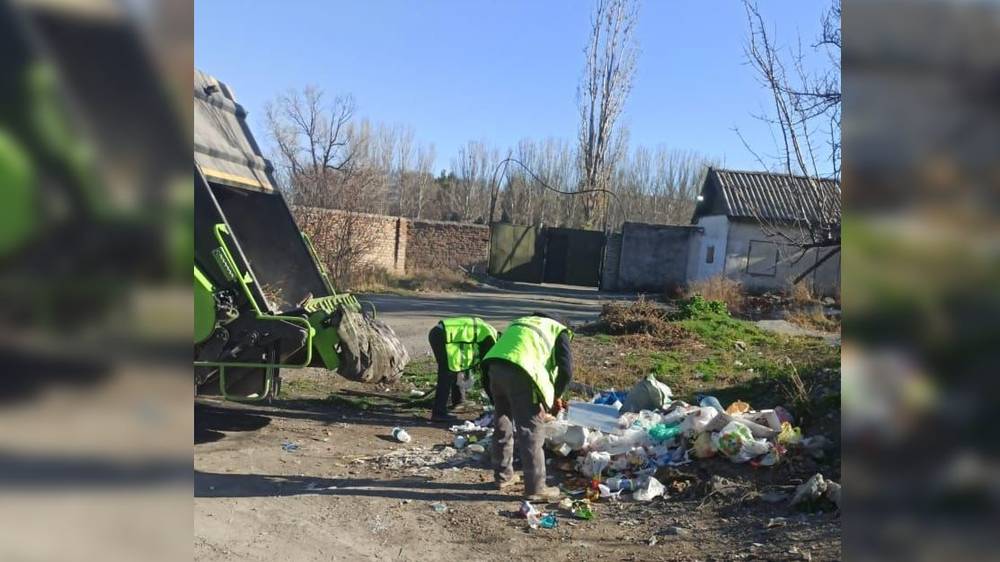 «Тазалык» убрал мусор в Чон-Арыке возле госрезиденции. Фото