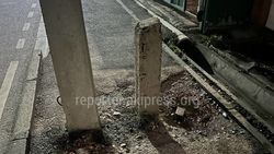 В Ленинском районе демонтировали два бетонных столба посреди тротуара