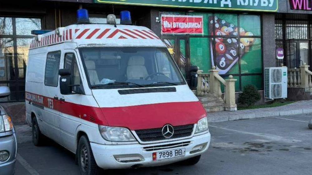 Горожанин жалуется, что на парковке по ул. Льва Толстого уже месяц ...
