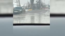Дорогу возле резиденции «Ала-Арча» затопило. Видео