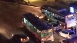 На Абдрахманова троллейбус производит посадку и высадку пассажиров на проезжей части. Ответ мэрии