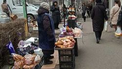 Почему не могут ликвидировать стихийную торговлю на тротуаре возле рынка Ак-Эмир? - горожанин