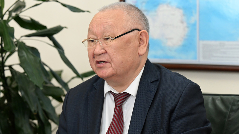 Presidential Administration employees taking Kyrgyz language proficiency test en masse - Vimarsana News