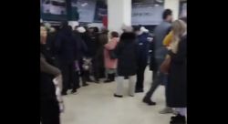 Посетитель жалуется на очереди в ЦОН. Видео