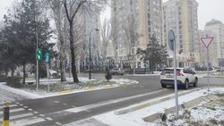 На Айтматова-Гшлиессера новый светофор, но водители продолжают ждать на перекрестке зелёный свет - горожанин
