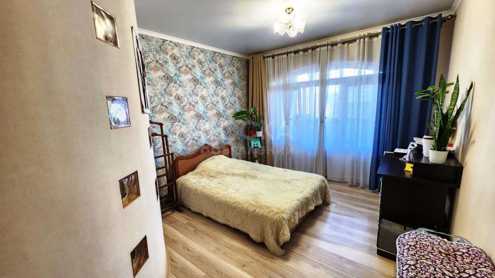 Продаю 2-комнатную квартиру, 67кв. м., этаж - 2/9, мкр Улан-2, 7-апреля/Ахунбаева.