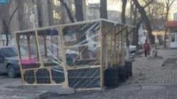 Горожанин жалуется на павильон на пересечении улиц Токтогула и Калыка Акиева