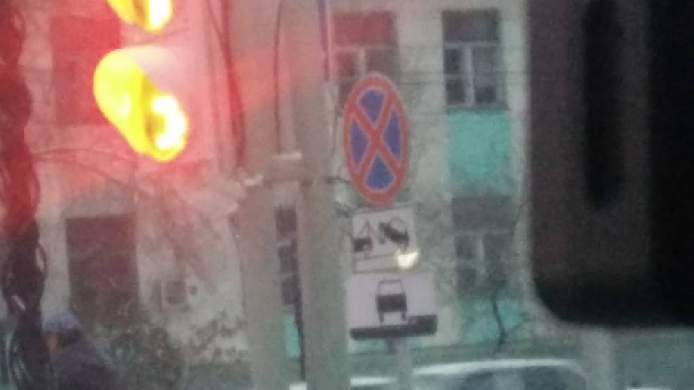 На перекрестке Советская-Кулатова поставили несочетаемые знаки, - горожанин