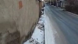 Горожанин жалуется на узкую улицу Армейскую. Видео