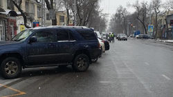 Водителей, припарковавшихся на остановке по ул.Московской, оштрафовали на 1000 сомов. Видео УПСМ