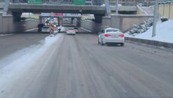Водитель жалуется на состояние дороги по Советской после снега. Видео