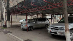 Бишкекчанин просит убирать ограничения, установленные для парковочных мест во дворах. Ответ мэрии
