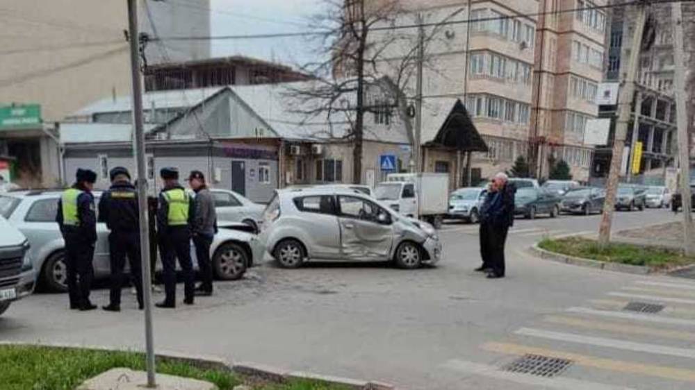 Горожанин просит установить светофор на Калыка Акиева—Фрунзе из-за частых аварий. Видео, фото