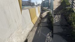 При установке бетонных блоков разрушили асфальт остановки на Жибек Жолу-Фучика