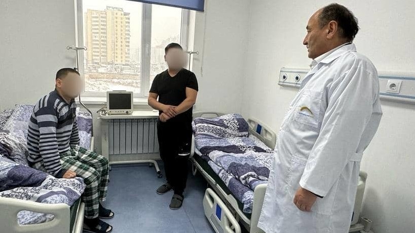 Алымкадыр Бейшеналиев и пациенты