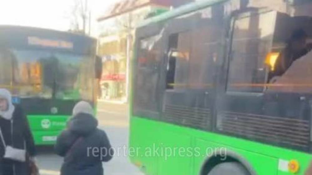 Два автобуса столкнулись на остановке на Советской. Кто виноват и какой ущерб? Ответ мэрии