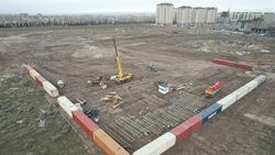 Что строится на поле на Айтматова в районе нового здания Администрации президента? - горожанин