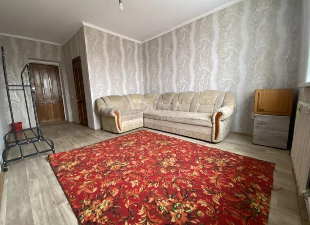 Сдаю 1-комнатную квартиру, 25кв. м., этаж - 3/4, Баткенский рынок.