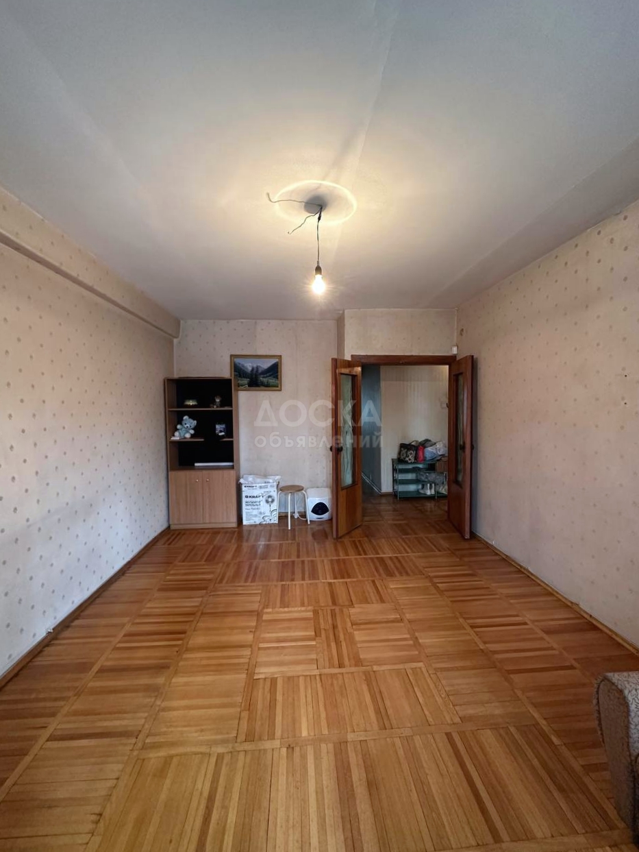Продаю 2-комнатную квартиру, 50кв. м., этаж - 2/5, Исанова/Фрунзе.