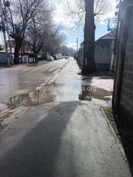 Ямочный ремонт на тротуаре по ул.Дзержинского начнутся с наступлением благоприятных погодных условий, - мэрия