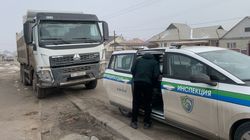Водителя Howo оштрафовали на 5500 сомов за повреждение тротуара на Шералиева. Фото мэрии