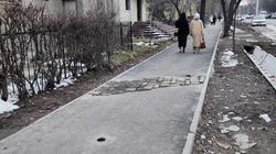 Новый тротуар на Исанова испортили и заложили брусчаткой. Фото