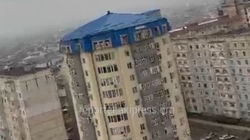 Две девочки сидели на крыше 13-этажного дома. Ответ милиции