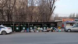 На Валиханова—Кольбаева мусорные контейнеры переполнены, - горожанин